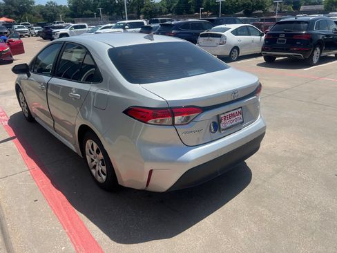 Used 2025 Toyota Corolla LE FWD image 8