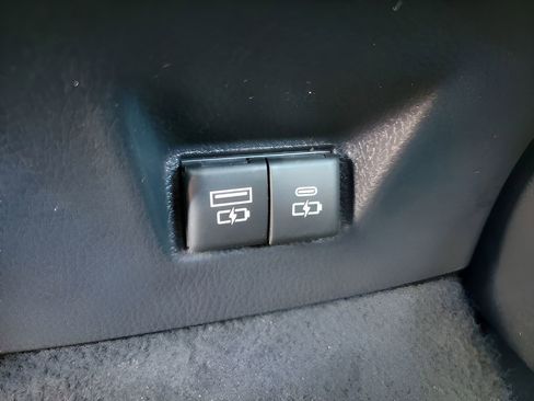 Used 2025 Toyota Camry LE image 12