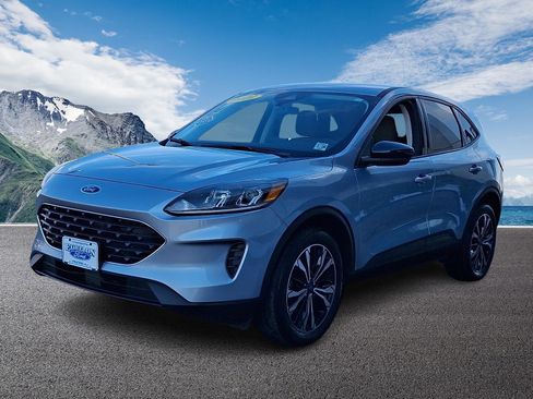 Certified 2022 Ford Escape SE w/ SE Sport Appearance Package image 3