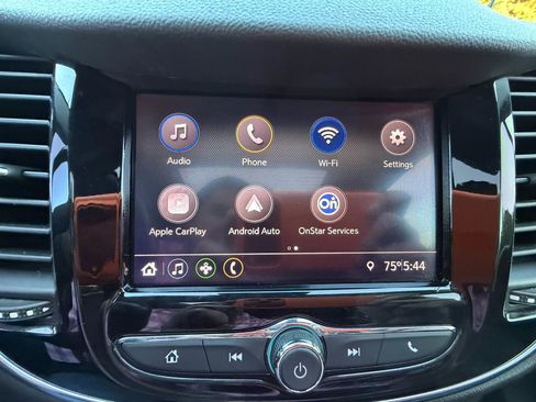 Used 2020 Chevrolet Trax Premier FWD image 18