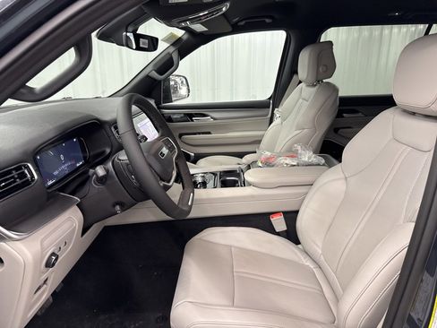 New 2025 Jeep Wagoneer 4WD image 13