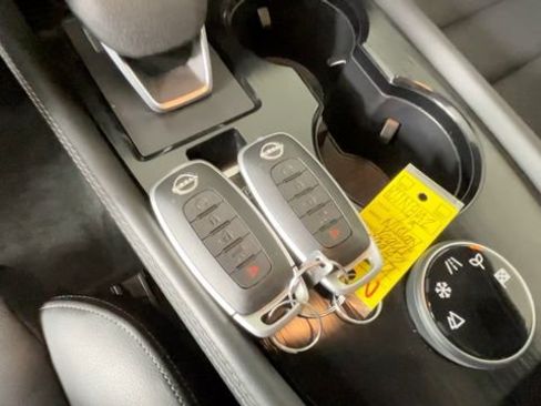 Used 2023 Nissan Rogue SL AWD/4WD image 29