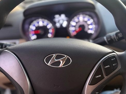 Used 2013 Hyundai Elantra GLS image 6