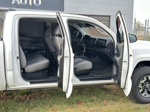 Used 2022 Toyota Tacoma SR image 23