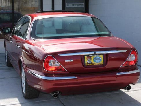 Used 2004 Jaguar XJ8 image 9