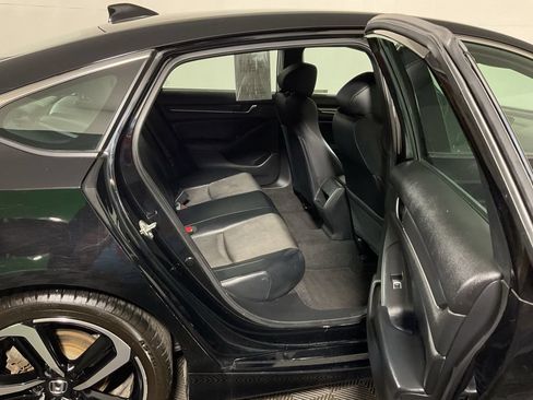 Used 2018 Honda Accord Sport image 32