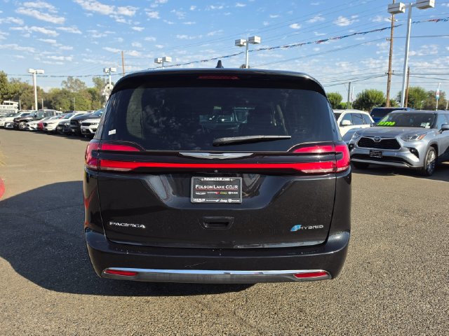 Used 2022 Chrysler Pacifica Touring-L FWD image 5