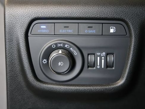 Used 2023 Jeep Grand Cherokee 4WD 4xe image 28