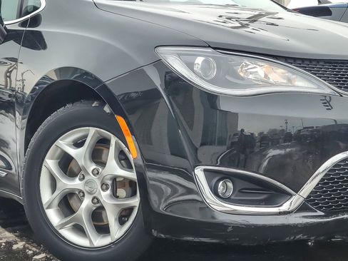 Used 2018 Chrysler Pacifica Touring-L Plus w/ Tire & Wheel Group image 3