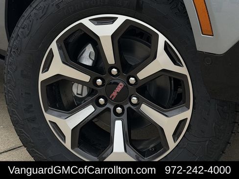 New 2026 GMC Yukon XL AT4 Ultimate w/ LPO, Floor Liner Package AWD/4WD image 9
