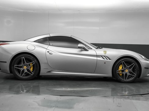 Used 2011 Ferrari California image 7