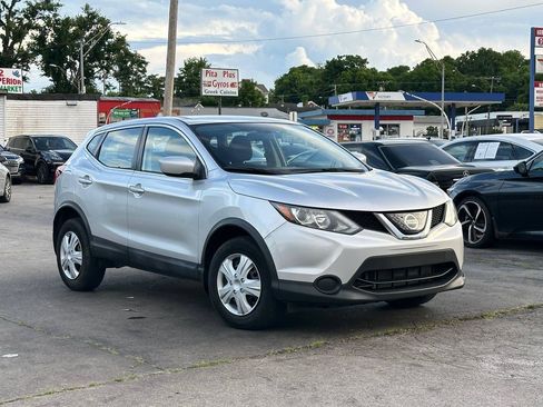 Used 2018 Nissan Rogue Sport S FWD image 3