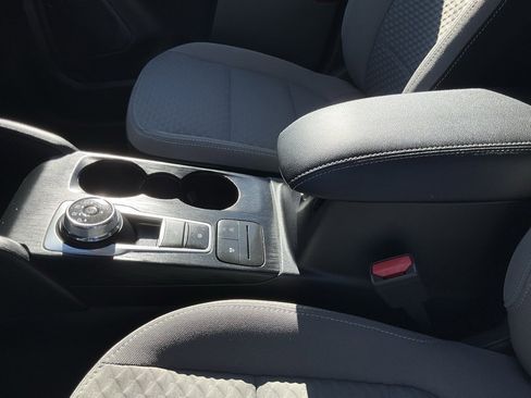 Used 2022 Ford Escape SE w/ SE Sport Appearance Package image 14