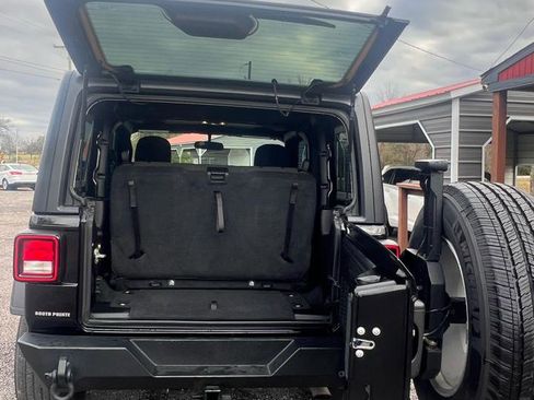 Used 2022 Jeep Wrangler Sport AWD/4WD image 4