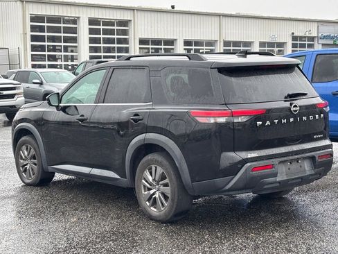 Used 2022 Nissan Pathfinder SV image 4