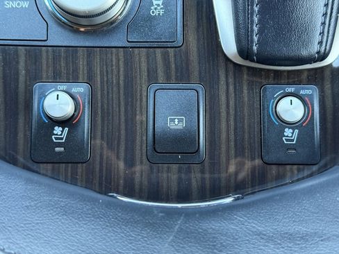 Used 2014 Lexus LS 460 image 32