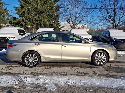 Used 2015 Toyota Camry XLE image 7
