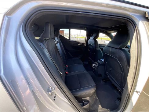 Used 2023 Volvo XC40 Recharge Plus image 30