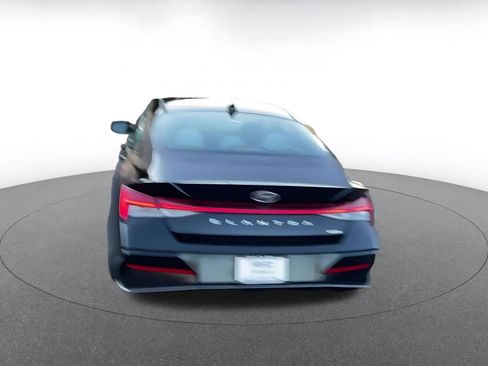 Used 2025 Hyundai Elantra Limited image 12