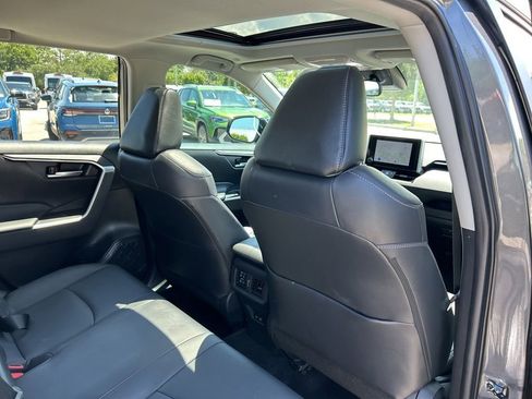 Used 2023 Toyota RAV4 XLE Premium image 39