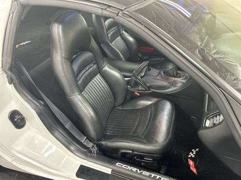 Used 2000 Chevrolet Corvette Coupe w/ Memory Pkg RWD image 21