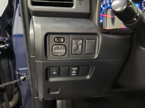 Used 2017 Toyota 4Runner SR5 AWD/4WD image 23