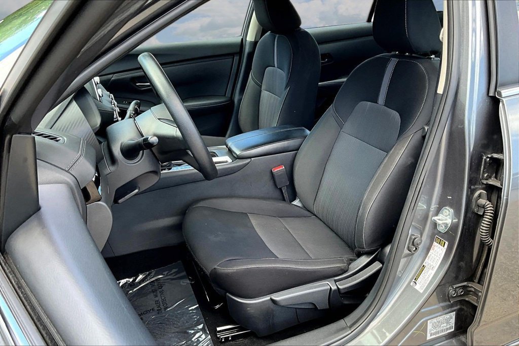 Used 2025 Nissan Sentra SV FWD image 23