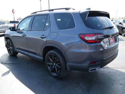 Used 2025 Honda Pilot Black Edition image 8