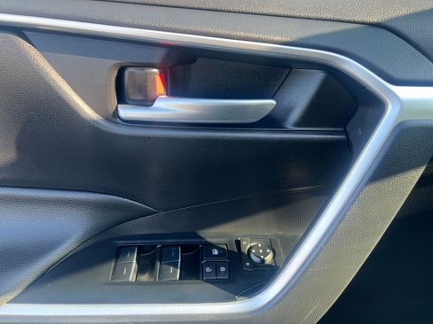 Used 2025 Toyota RAV4 XLE image 20