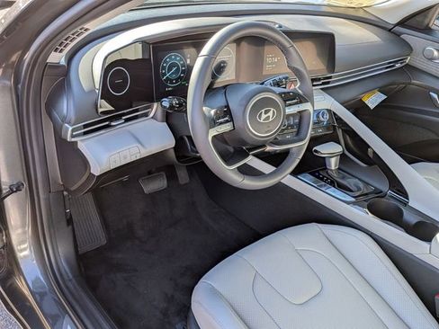 Used 2025 Hyundai Elantra Limited FWD image 13