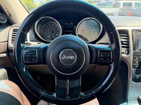 Used 2011 Jeep Grand Cherokee Laredo AWD/4WD image 14