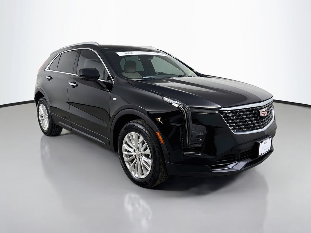 Certified 2024 Cadillac XT4 Luxury w/ Cold Weather Package FWD image 4