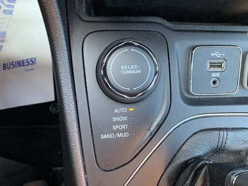 Used 2022 Jeep Cherokee Latitude Lux AWD/4WD image 25