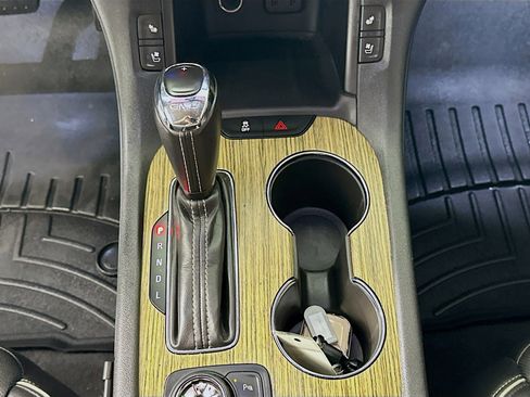 Used 2019 GMC Acadia Denali image 24