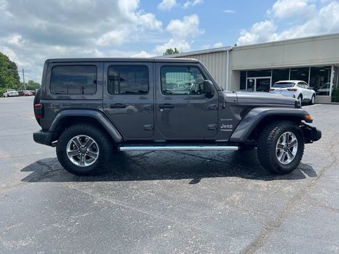 Used 2018 Jeep Wrangler Unlimited Sahara AWD/4WD image 2