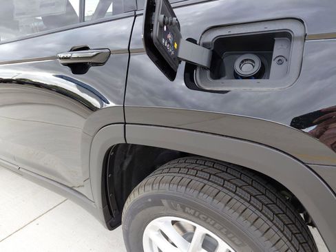 New 2025 Jeep Grand Cherokee L Laredo w/ Luxury Tech Group I image 29