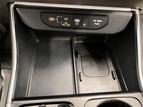 Used 2025 Kia Carnival EX image 30
