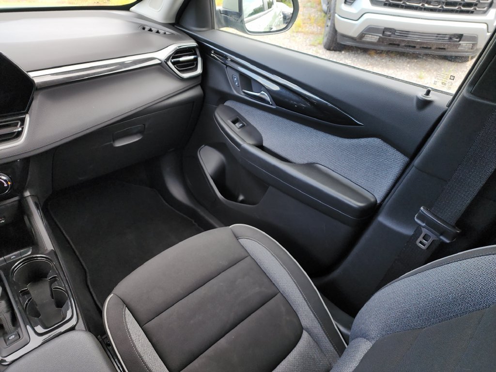 Used 2025 Chevrolet TrailBlazer LT FWD image 18