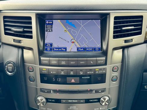 Used 2013 Lexus LX 570 4WD w/ Luxury Pkg image 15