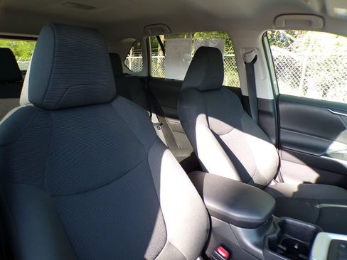 Used 2024 Toyota RAV4 LE AWD/4WD image 13