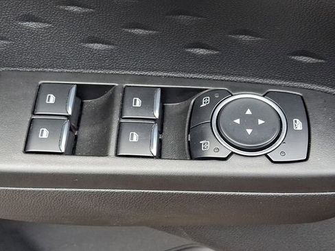 Used 2020 Ford Escape SE image 26