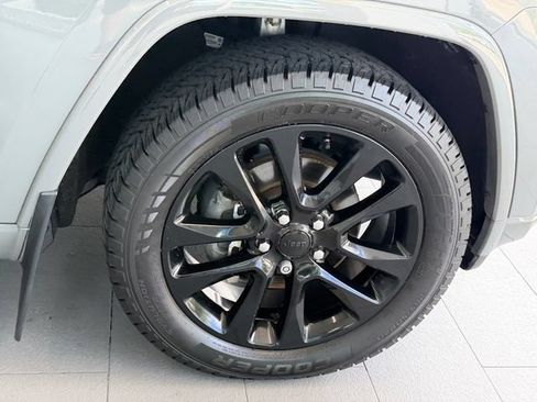Used 2020 Jeep Grand Cherokee Altitude RWD image 19