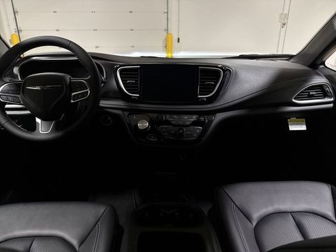 New 2026 Chrysler Pacifica Select FWD image 10
