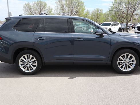 Used 2024 Toyota Grand Highlander AWD image 8