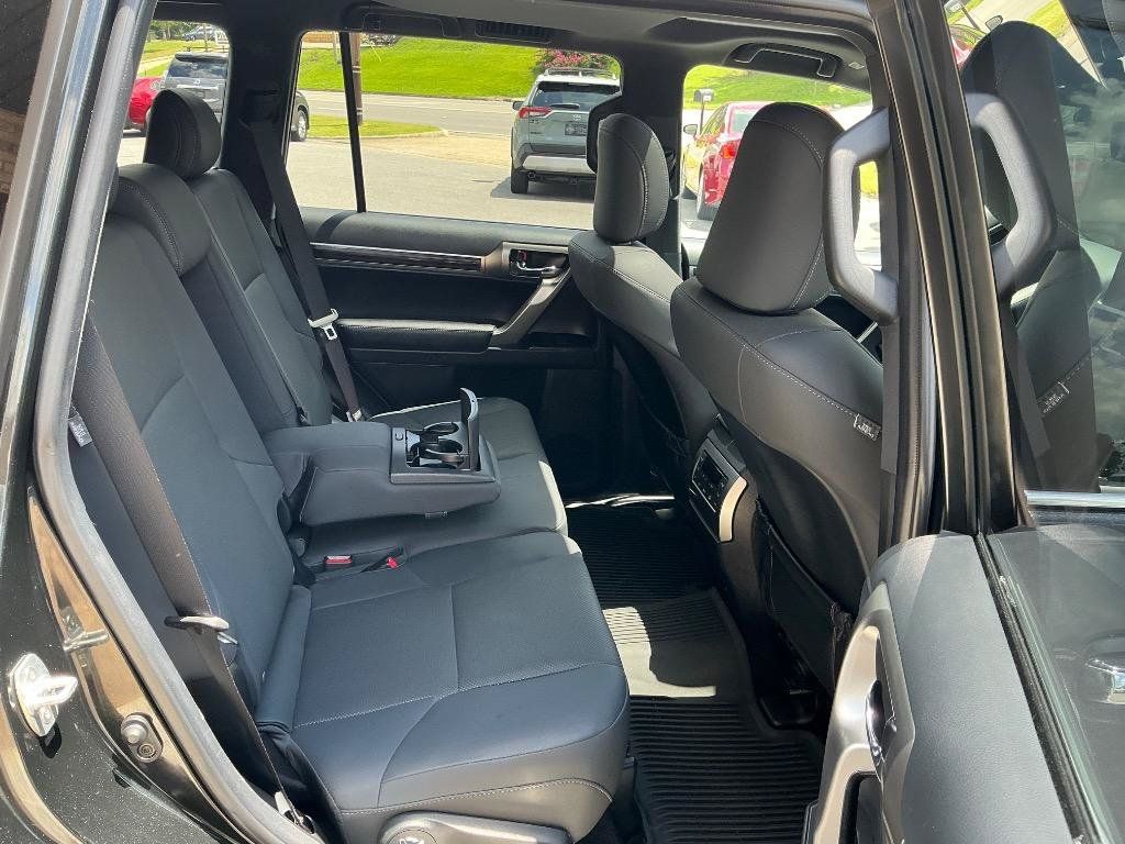 Used 2022 Lexus GX 460 Premium w/ Premium Package AWD/4WD image 12