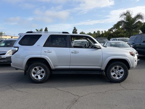 Used 2021 Toyota 4Runner SR5 Premium AWD/4WD image 2