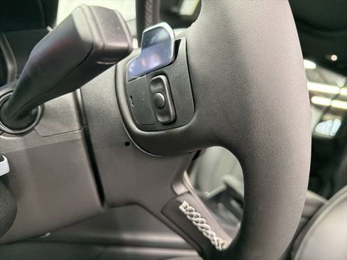 New 2025 Jeep Grand Cherokee Altitude image 18