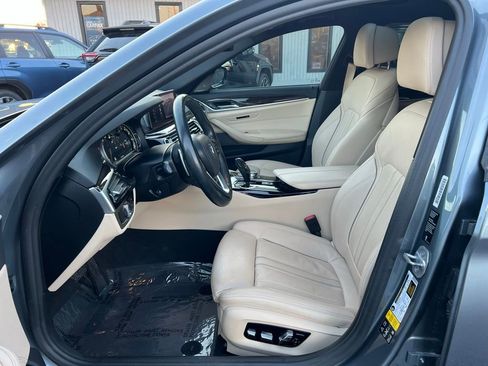 Used 2019 BMW 530i xDrive image 9