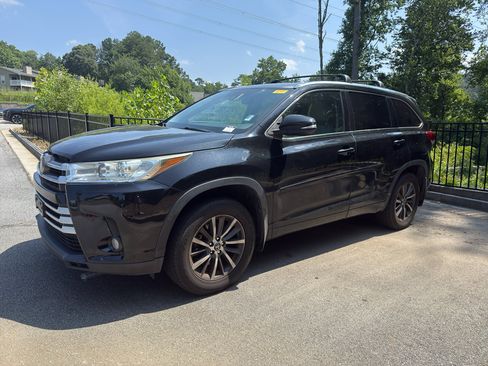 Used 2018 Toyota Highlander XLE AWD/4WD image 1