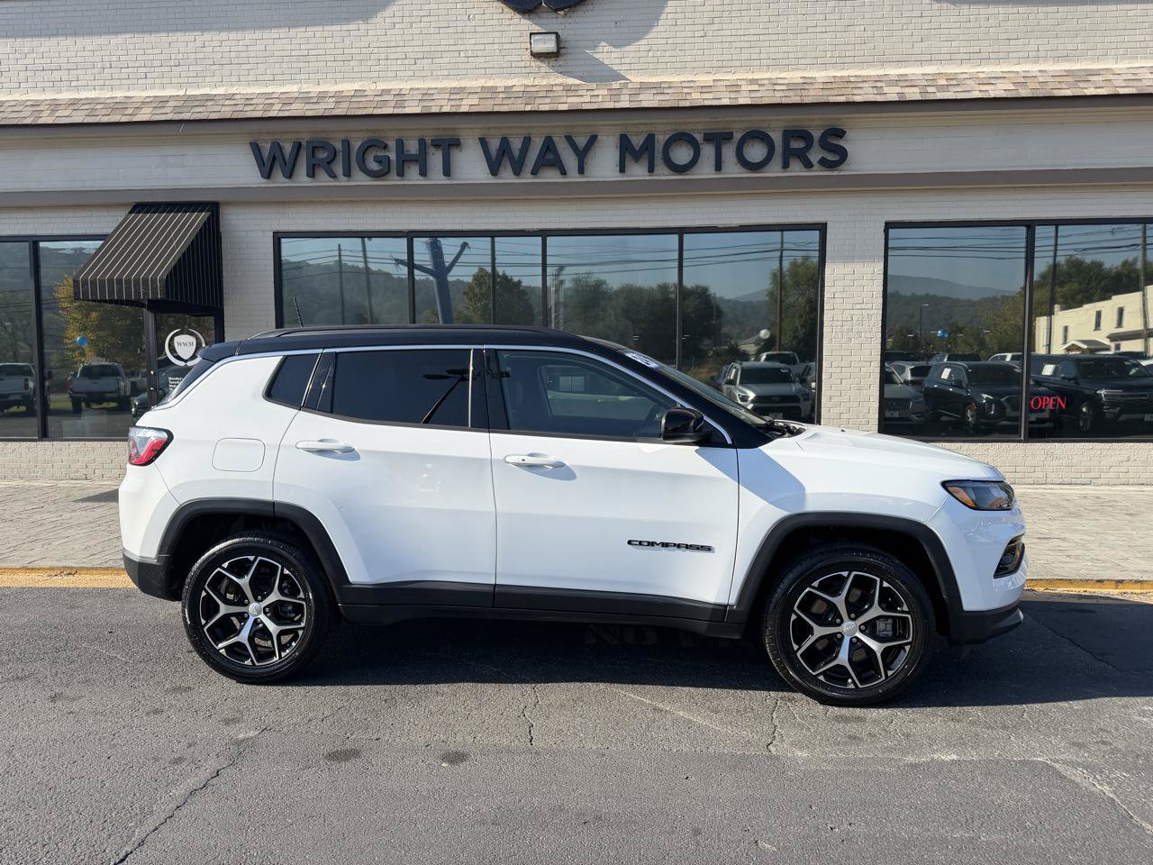 Used 2024 Jeep Compass Limited AWD/4WD image 2